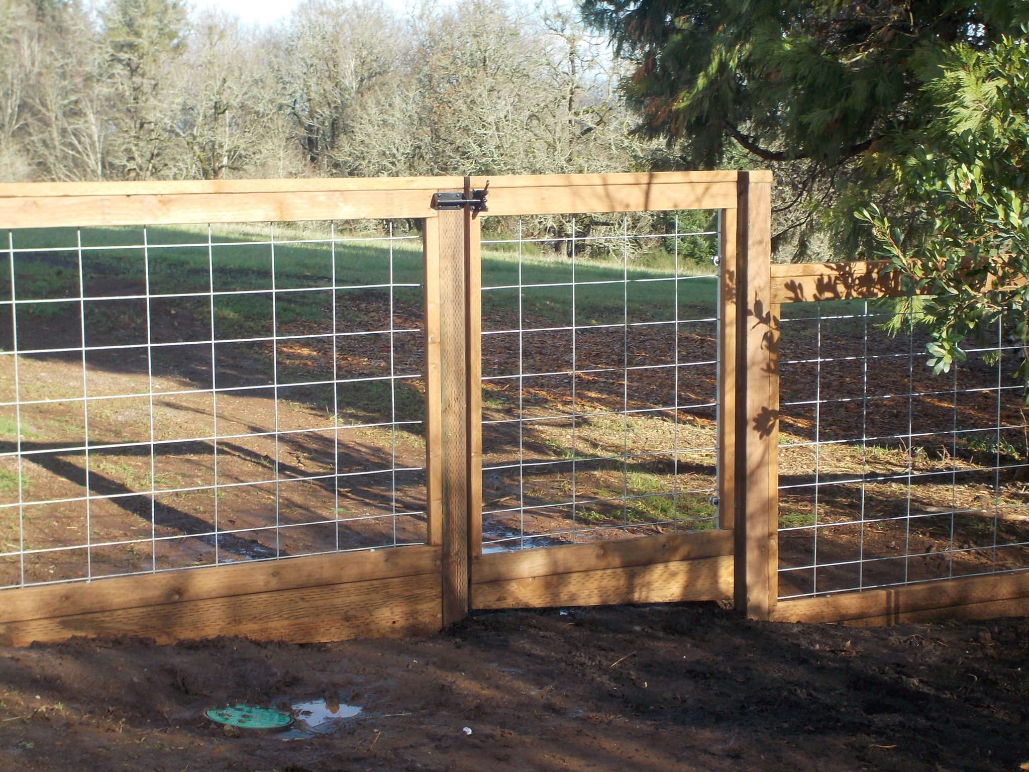 258 Custom Wood/wire garden fence, Salem, Oregon | Outdoor Fence