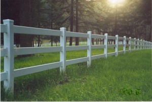 190: 3-rail vinyl fence