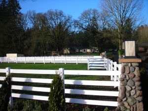 185: 4-rail vinyl fence