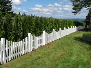 175 Scalloped white vinyl fence, Estacada, Oregon