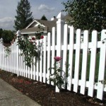 180: Scalloped vinyl fence